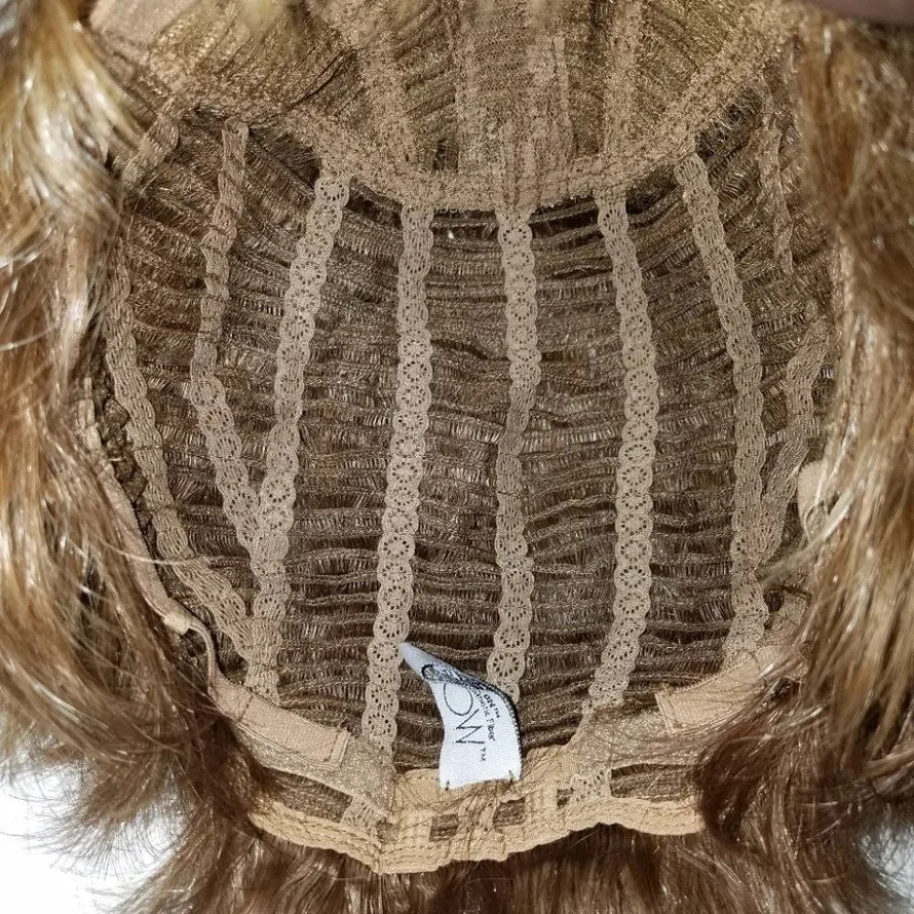 Short Wig by LUXHAIR (D) - Picture 6 of 6